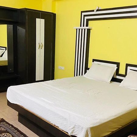 Hotel M J Residency Purî Extérieur photo