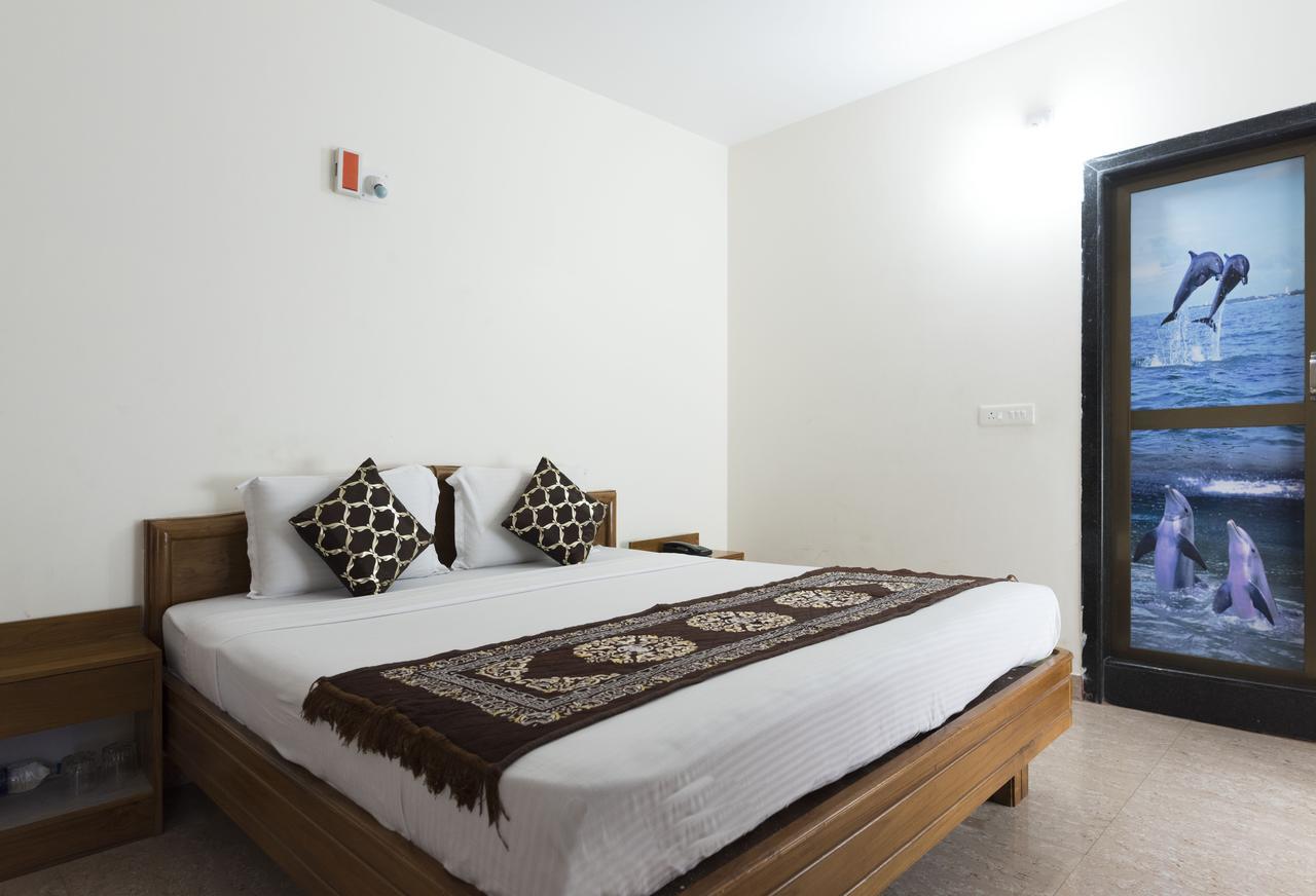 Hotel M J Residency Purî Extérieur photo