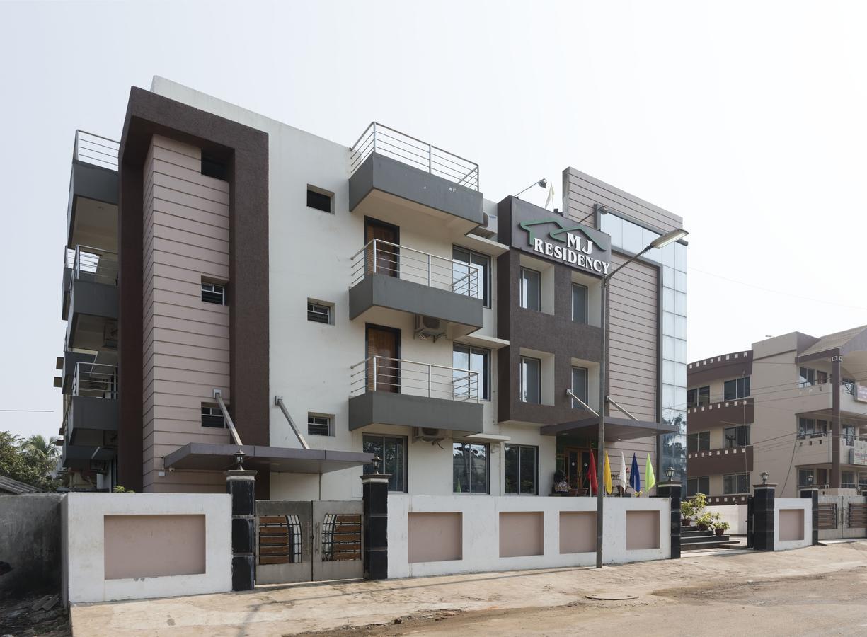 Hotel M J Residency Purî Extérieur photo